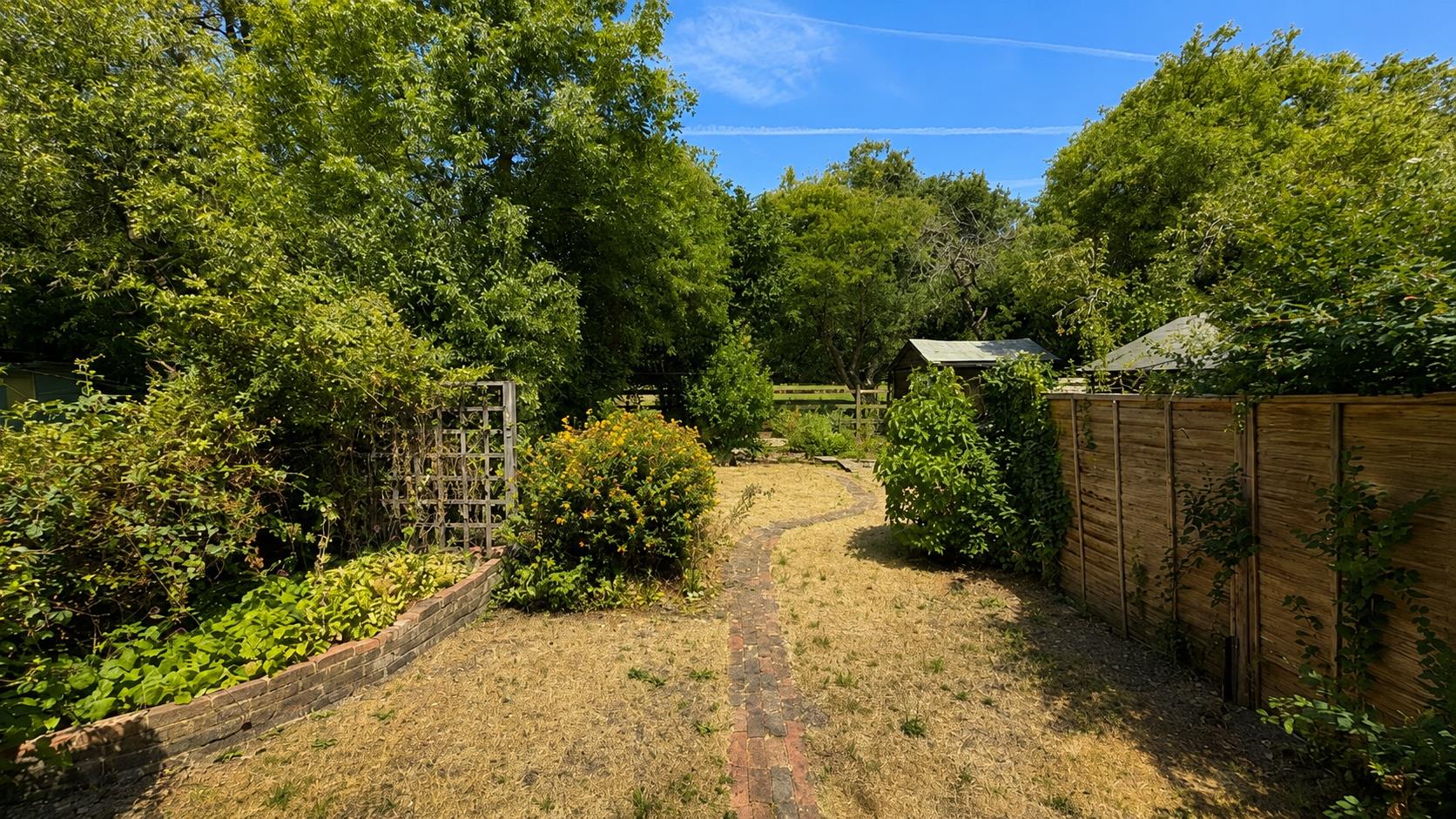 2 bed property in Crowhurst, Battle